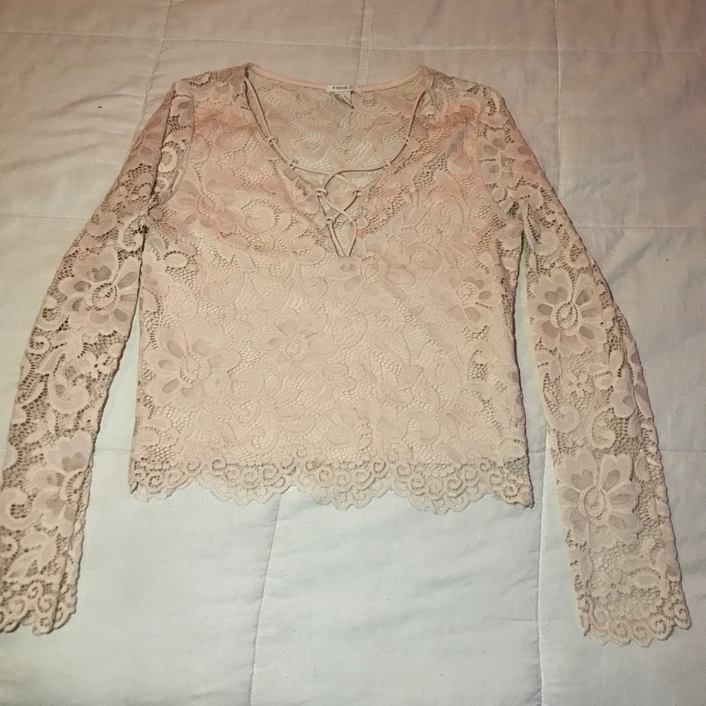 Laced cropped top.